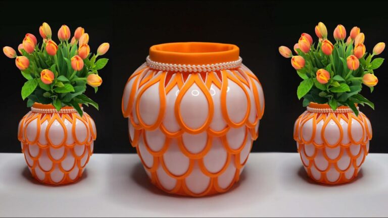 Questo semplice gesto trasforma cucchiai di plastica in meravigliosi vasi di fiori…