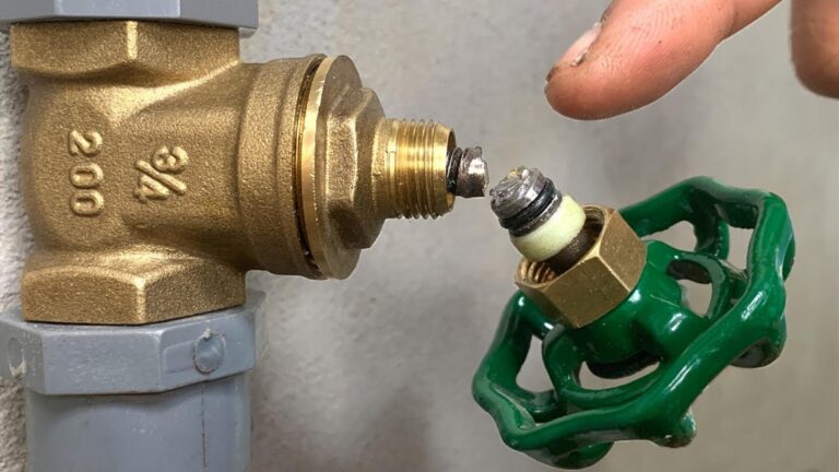 Questo semplice gesto ti permette di riparare lucchetti metallici costosi senza…