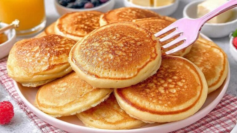 Questo semplice gesto trasforma banane e avena in un dolce sano e goloso…