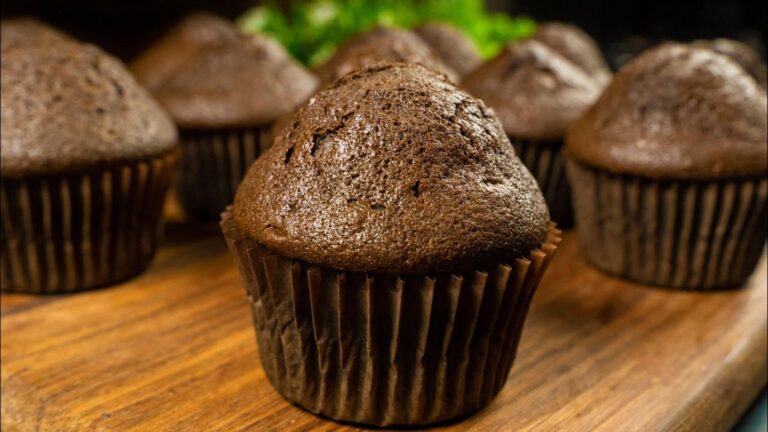 Questo semplice gesto trasforma muffin normali in nuvole di dolcezza…