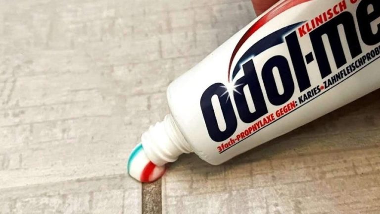 Scopri il segreto per un pavimento impeccabile con i giunti neri del tuo parquet