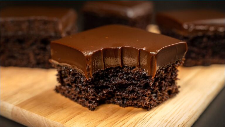 Prepara una torta al cioccolato in 5 minuti: 3 segreti per un risultato perfetto!