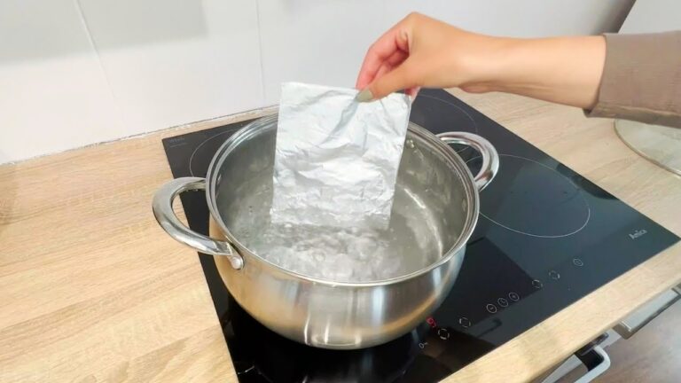 Scopri 5 trucchi sorprendenti con la carta stagnola in cucina!